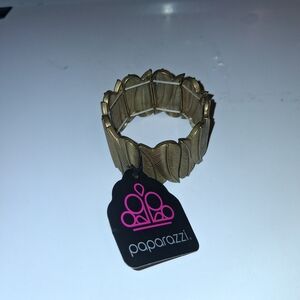 Paparazzi Leaf Design Gold Bracelet